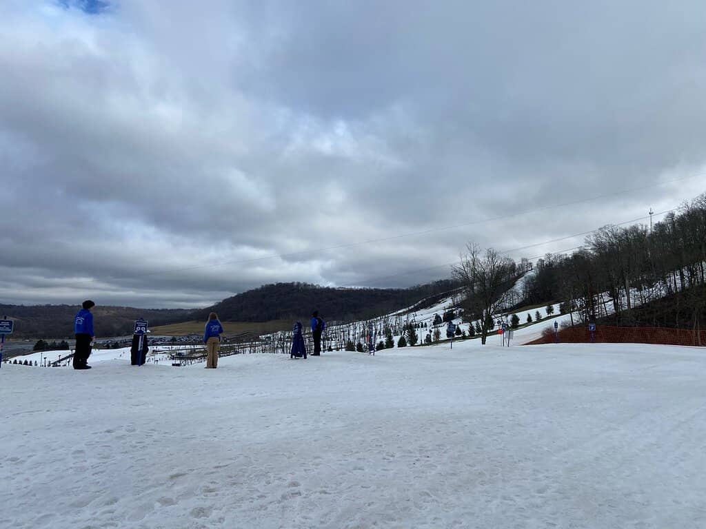 Beginner-Friendly Skiing & Snowboarding