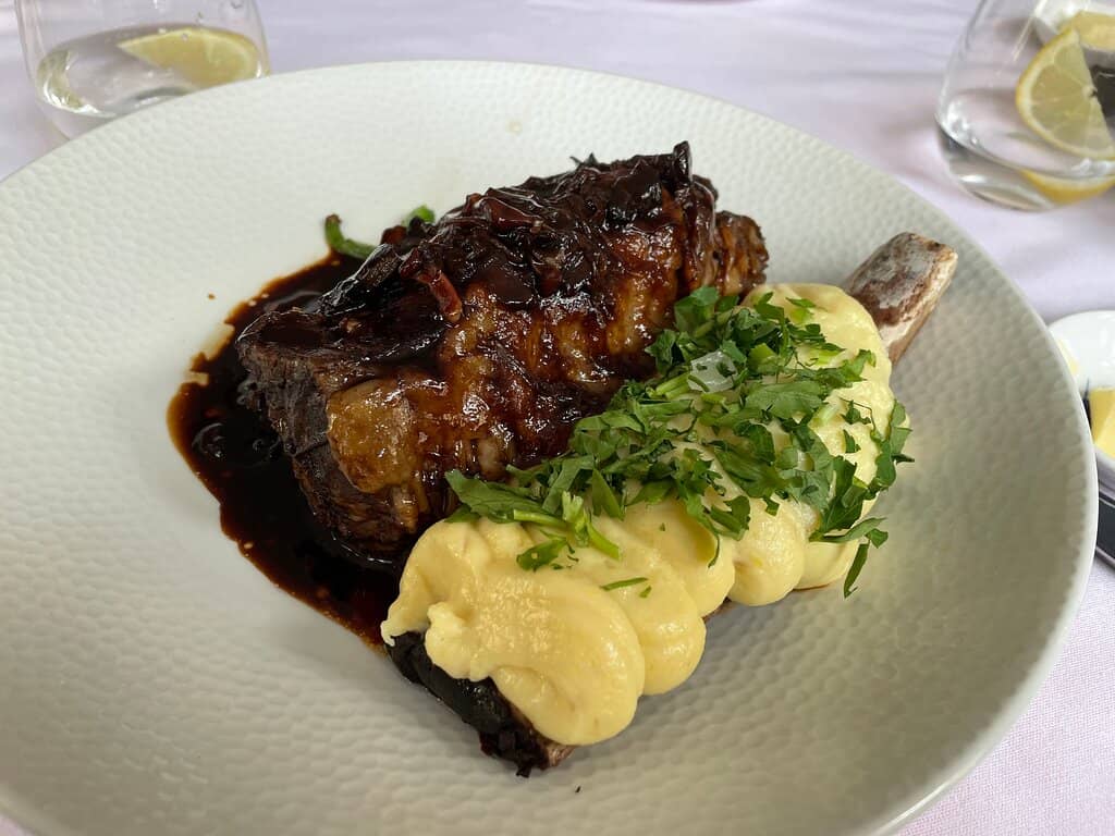 Nautical Ambiance & Cocktail Lounge