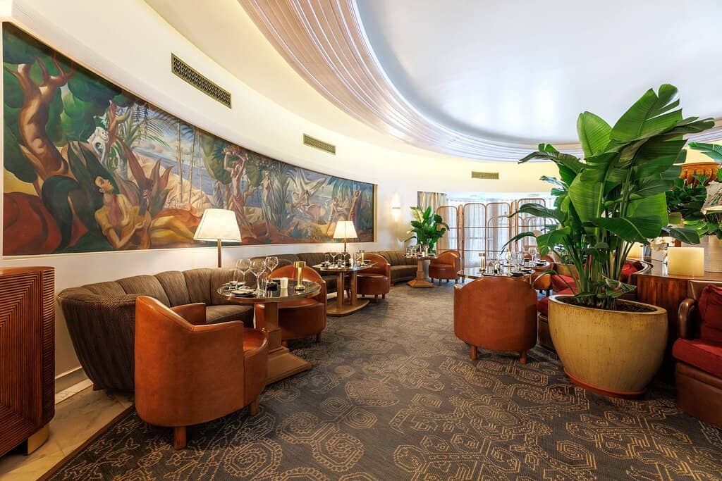 Chic Beachfront Ambiance