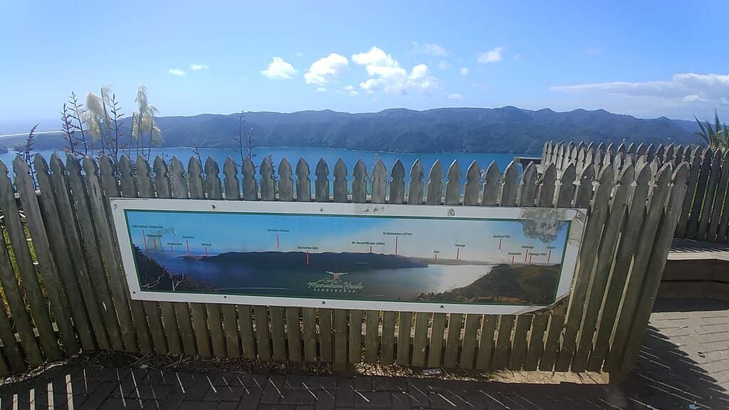 Māori Carvings & Lookout