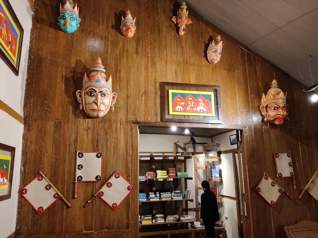 Spacious Riverside Promenade