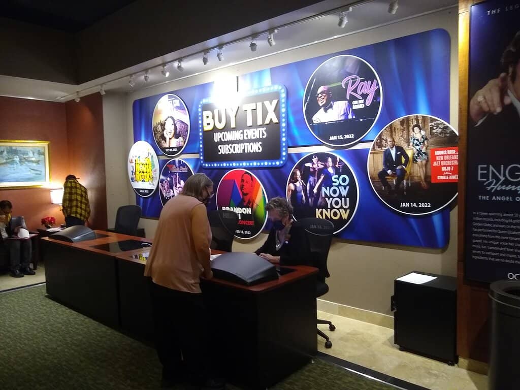 Lobby Fireplace & Patio Cafe