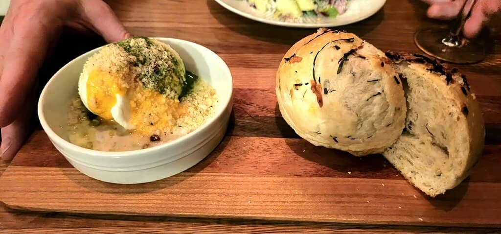 Intimate & Romantic Ambiance