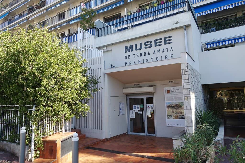 400,000-Year-Old Encampment Site