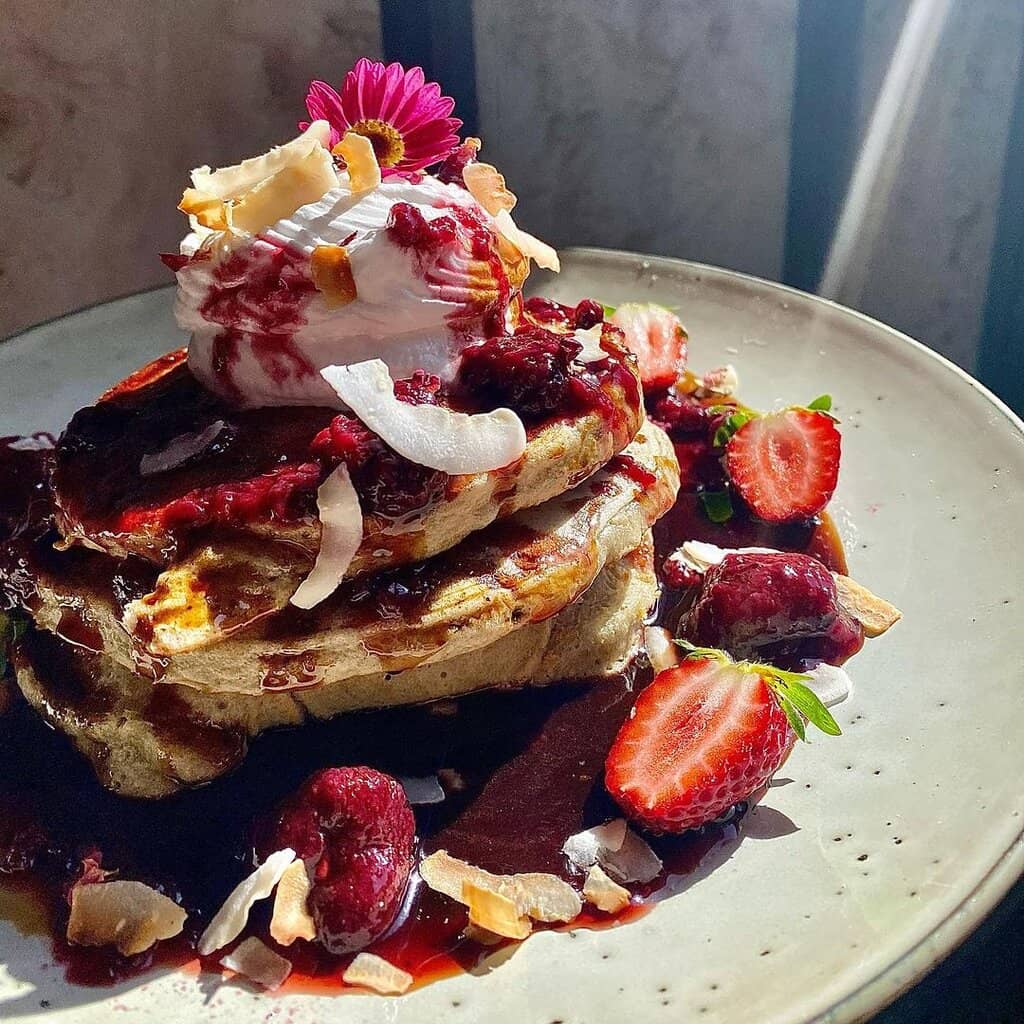 Wild blueberry hotcakes