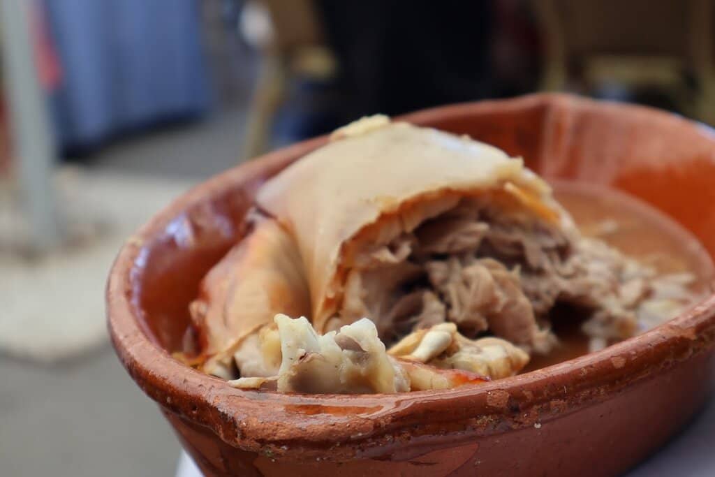 Historic Ambiance by the Aqueduct