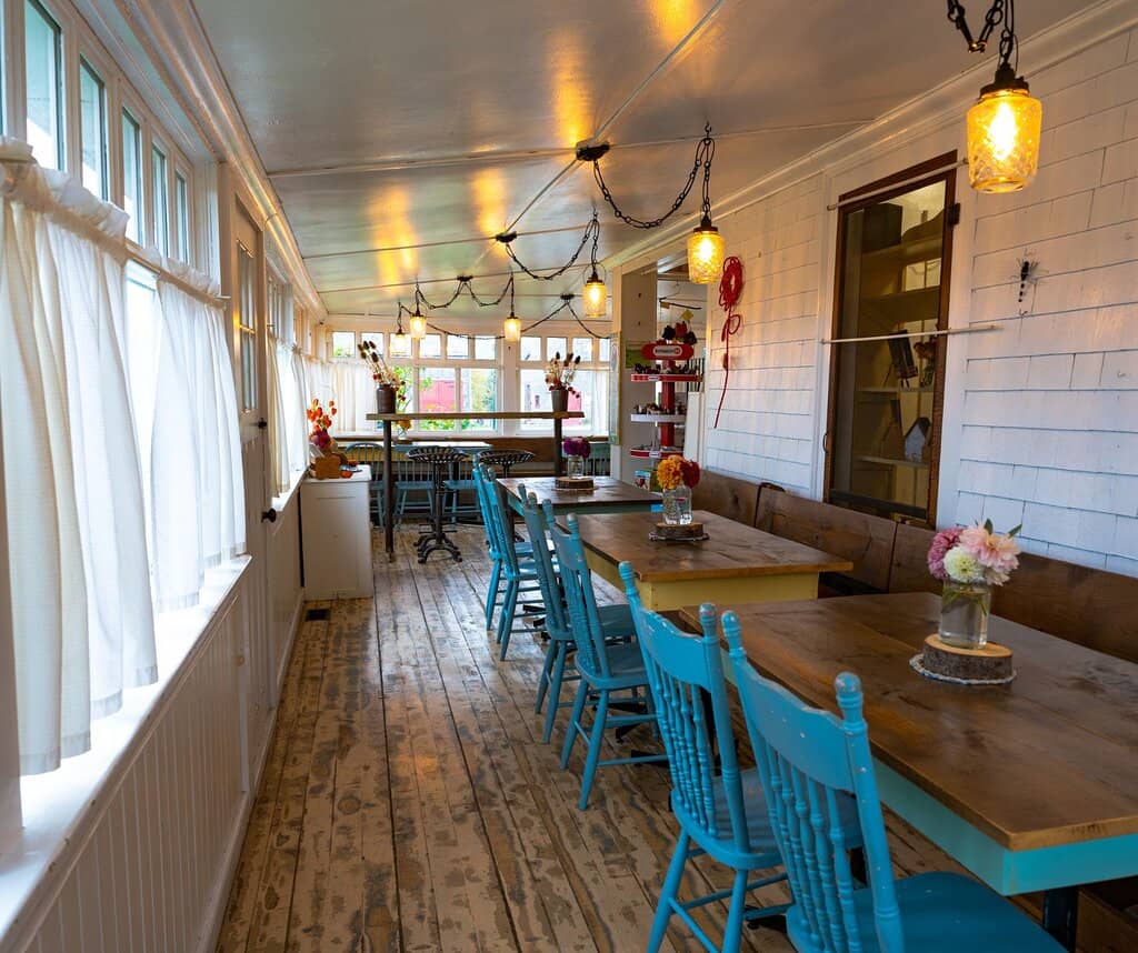 Charming Tea Room