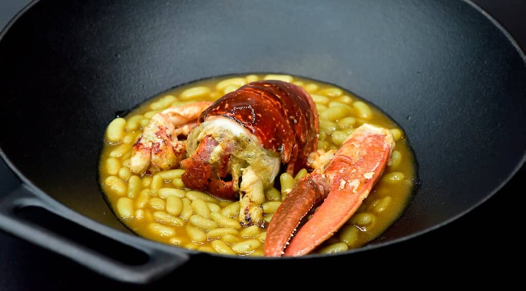 Fabas de Lourenza con almejas