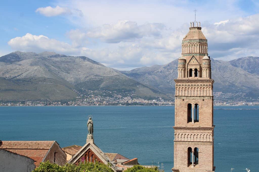 Montagna Spaccata (Split Mountain)