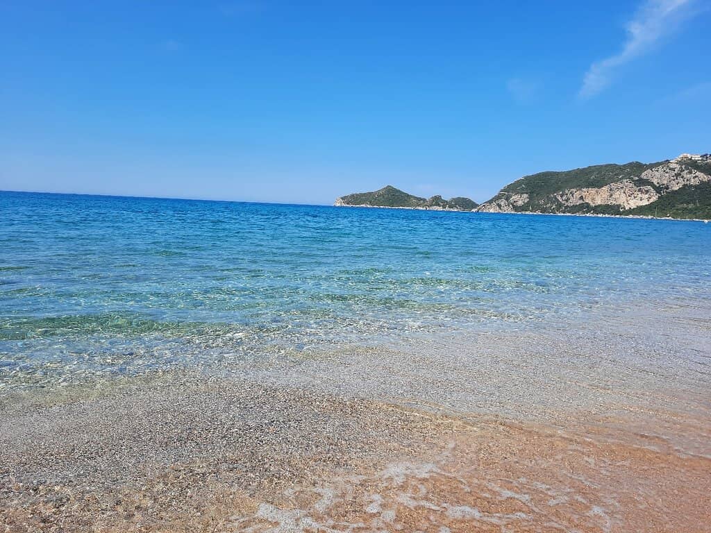 Beachfront Dining & Bars