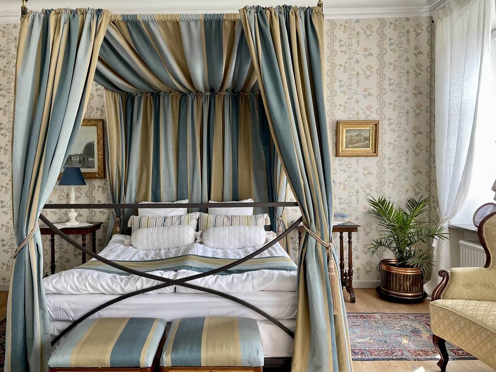 Grand 19th-Century Interiors