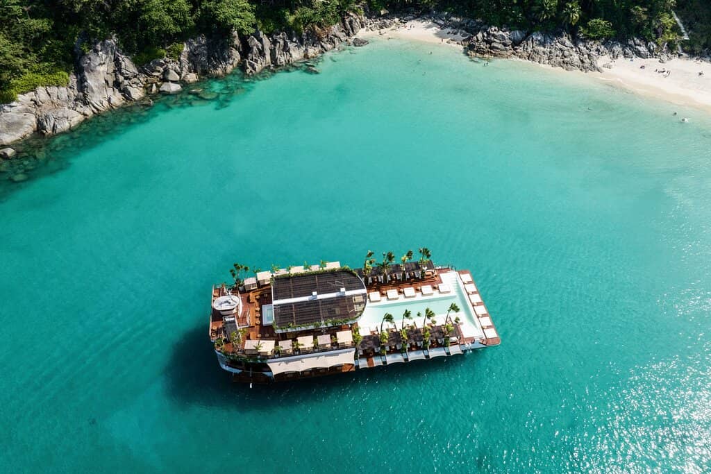 Unique Floating Experience