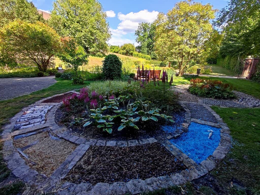 On-site Shop & Café