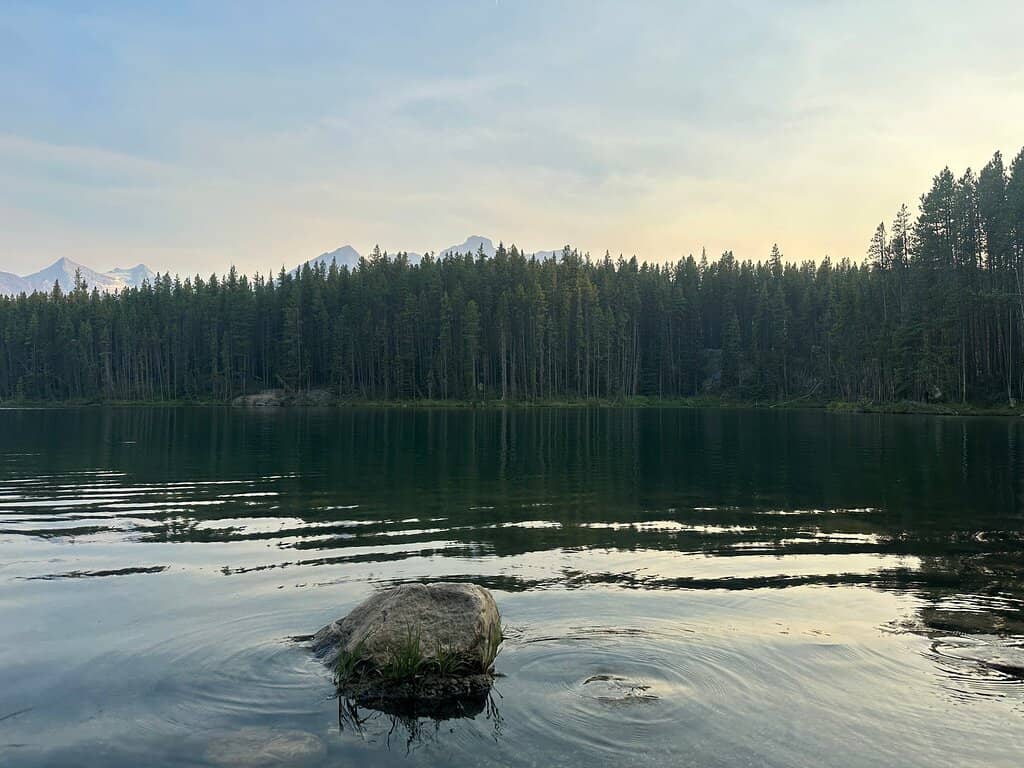 Peaceful Lakeside Ambiance