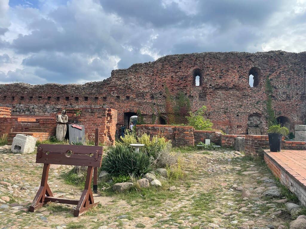 Scale Replica & Dungeon