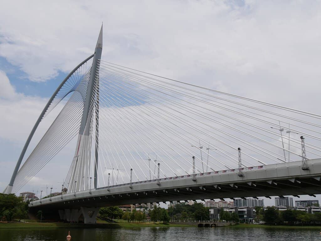 Proximity to Putra Mosque