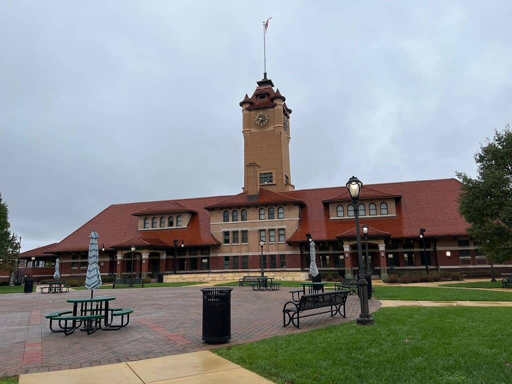 Lincoln Connection