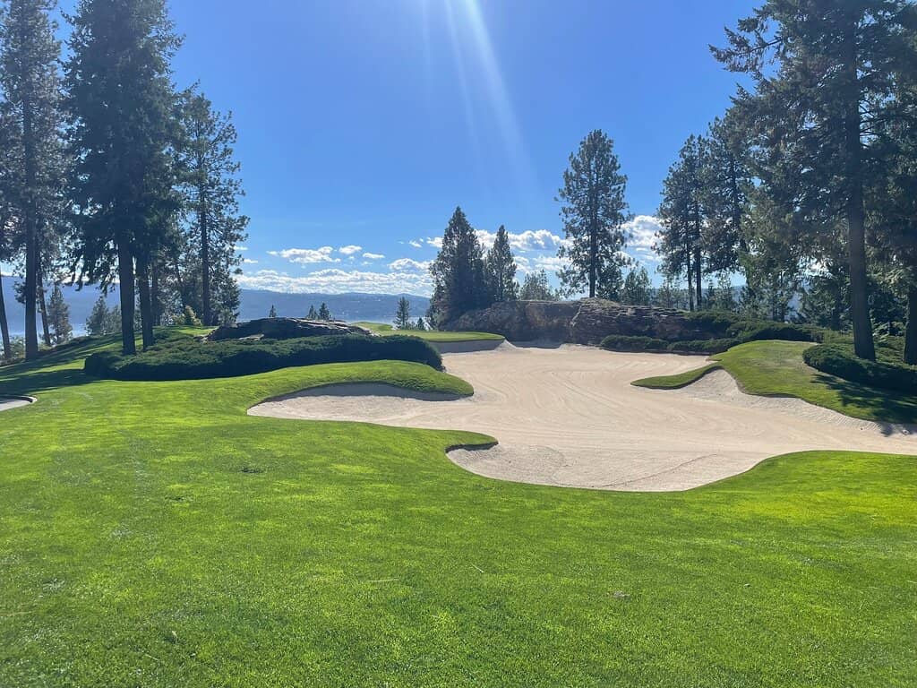 Spectacular Lakeside Views