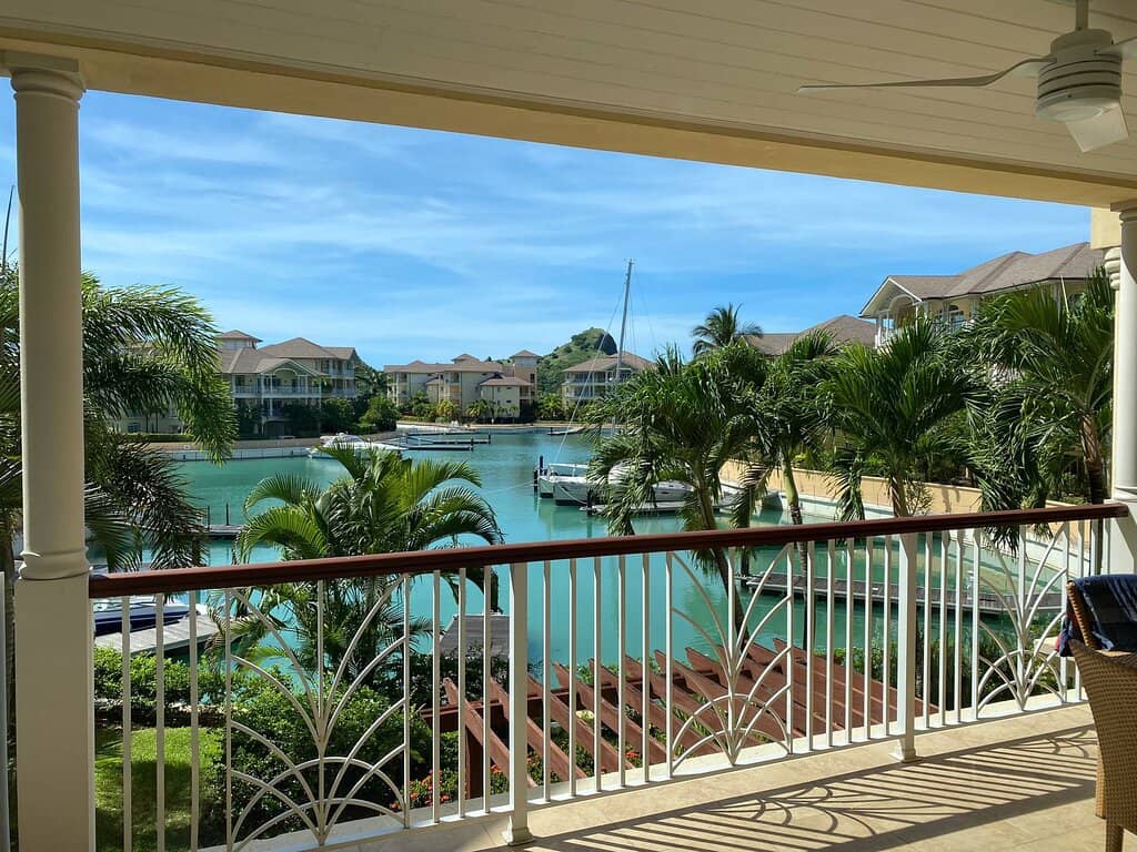 Proximity to Reduit Beach