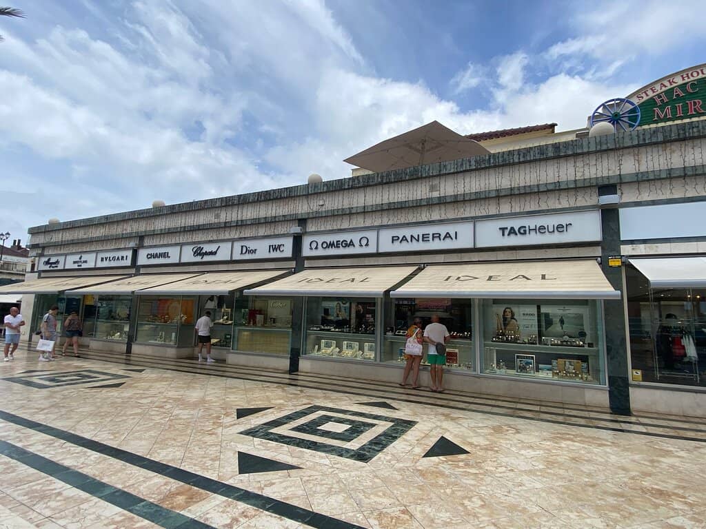 Hard Rock Cafe Ambiance