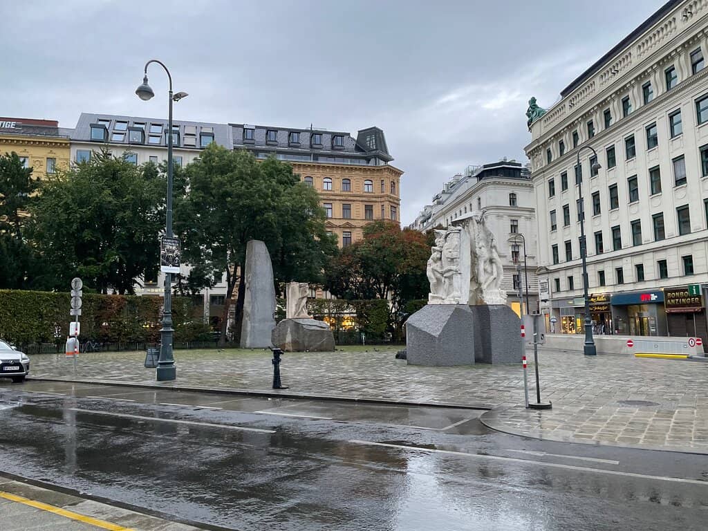 Albertinaplatz Views