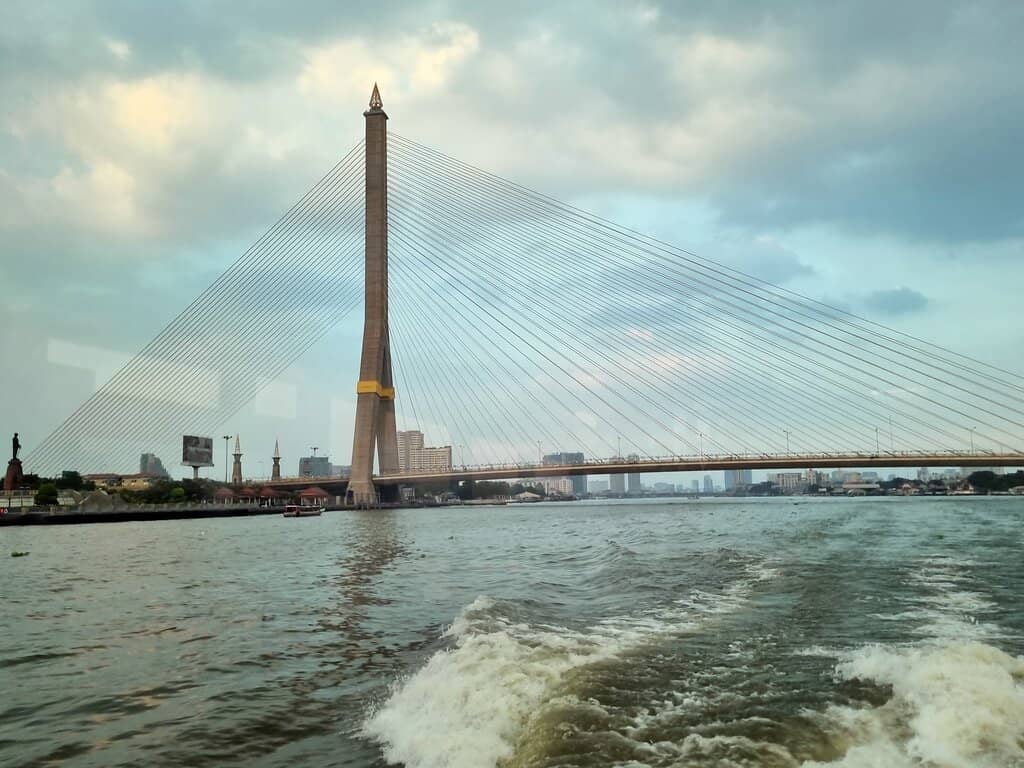 Khin Lom Chom Saphan Riverside Dining