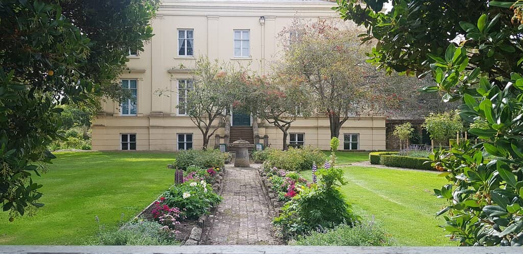 Expansive Gardens