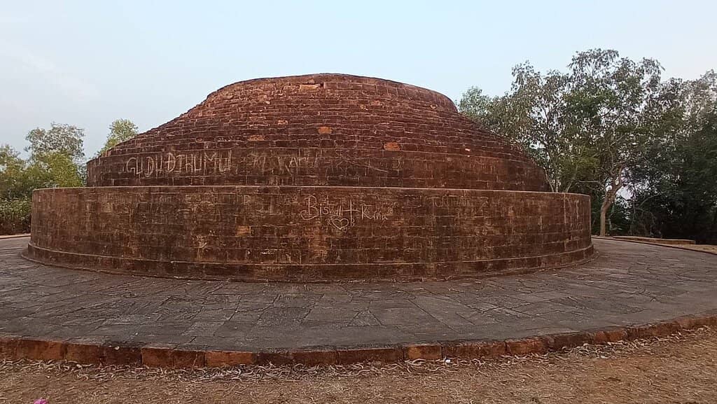 Buddha's Relics and Sculptures
