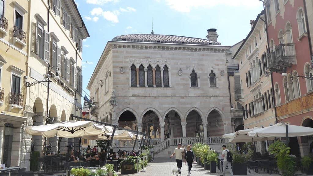 Piazza del Duomo Views