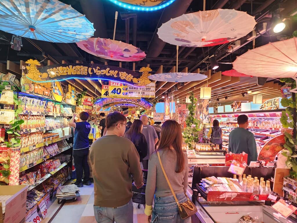 Weekend Courtyard Markets