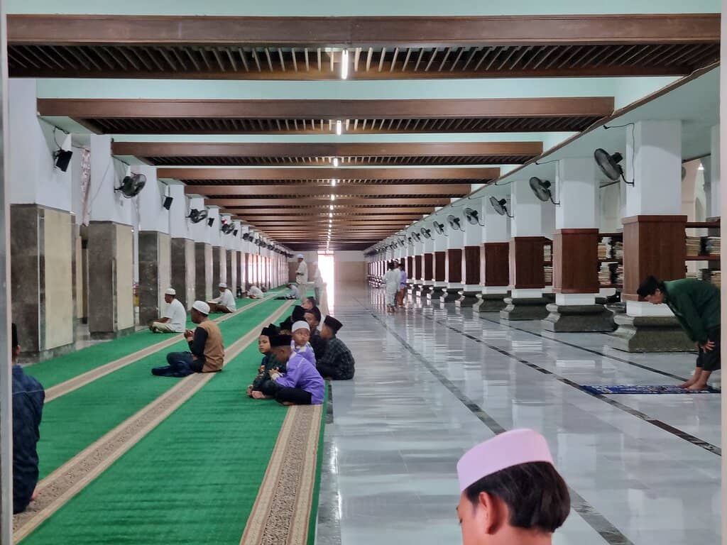 Vibrant Bazaar Atmosphere