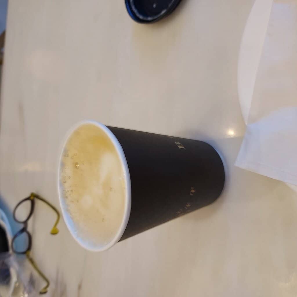 Exquisite Cakes & Chocolates