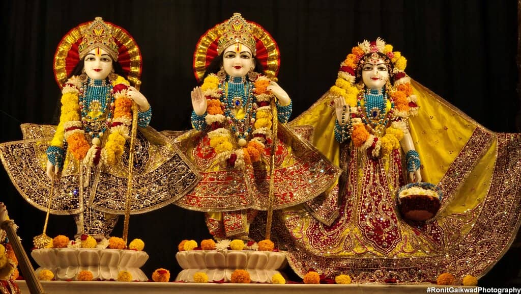 Evening Arati and Bhajans