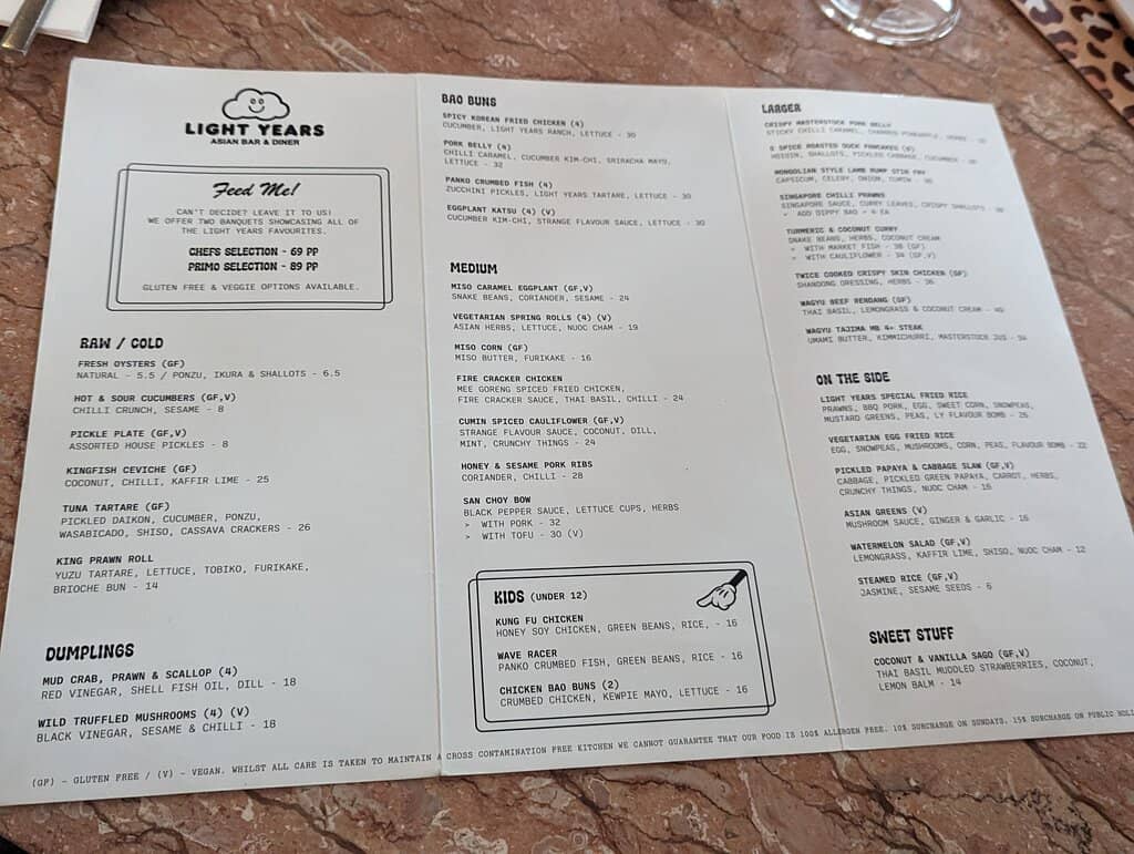 Vibrant Tropical Ambiance
