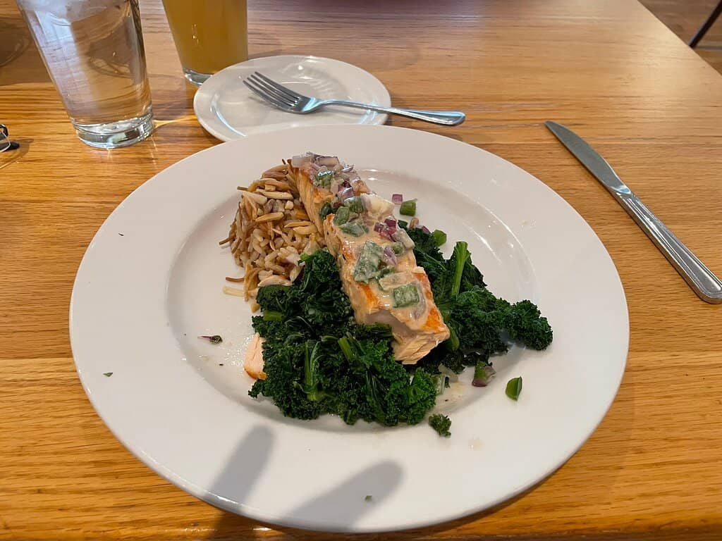 Vibrant Atmosphere & Art Deco Bar