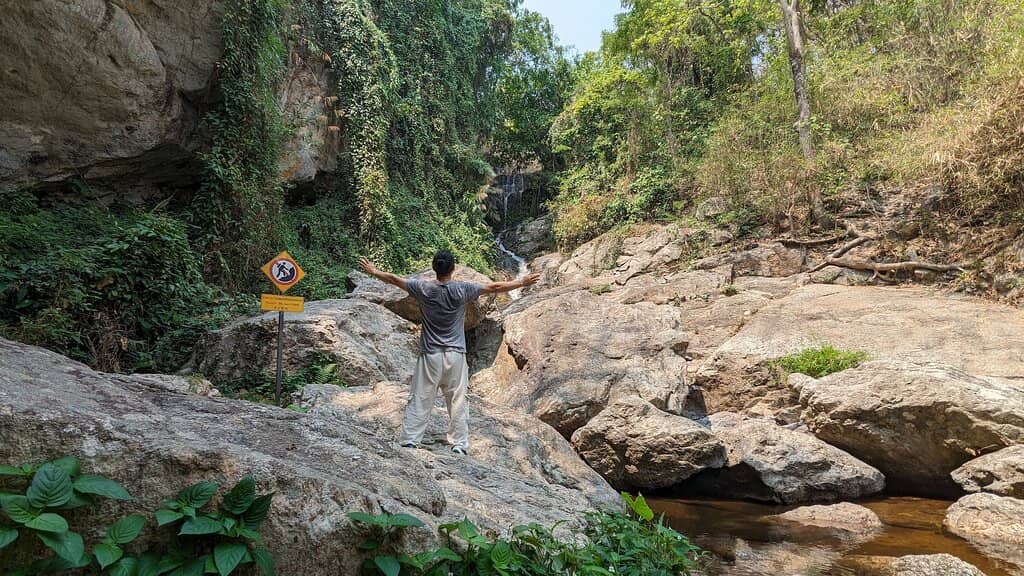 Wang Bua Ban Viewpoint Trail