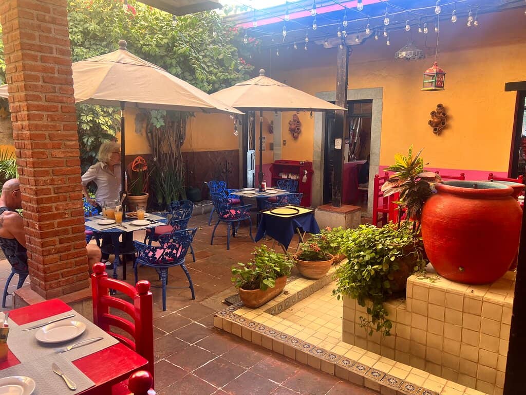 Charming Courtyard Ambiance