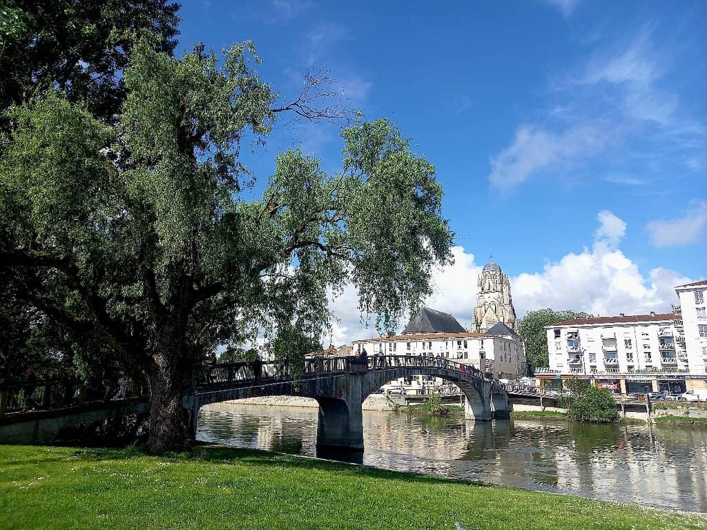Proximity to Saint Peter's Cathedral