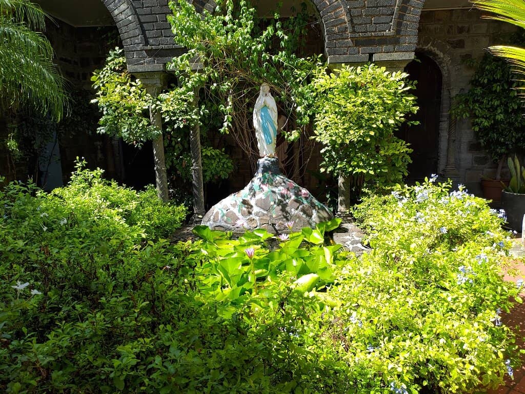 Impressive Baldacchino