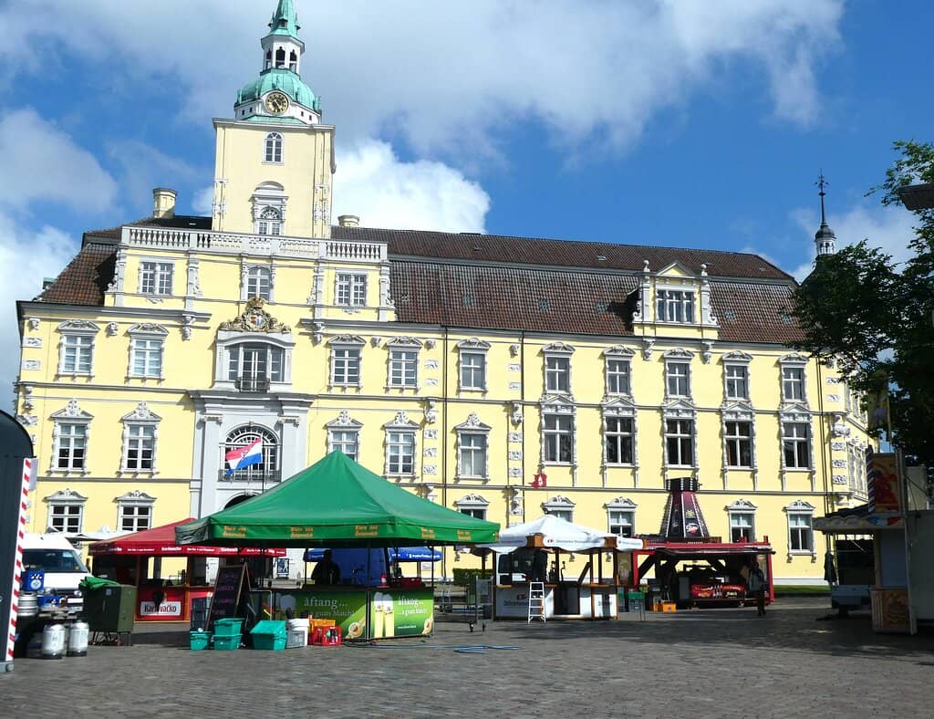 Castle Courtyard Cannons