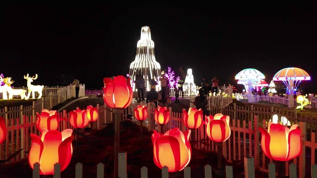 Illuminated Light Tunnels