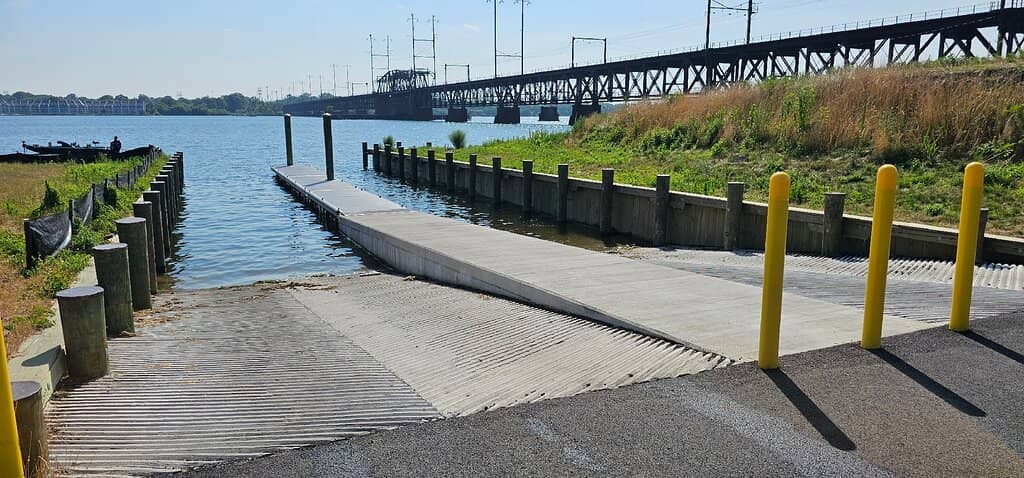 Scenic Waterfront Dining