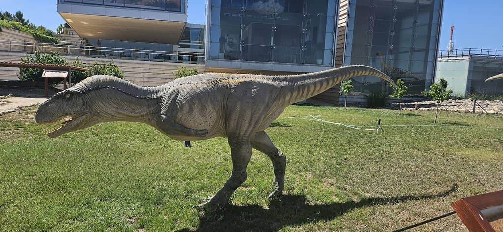 Life-Size Dinosaur Sculptures
