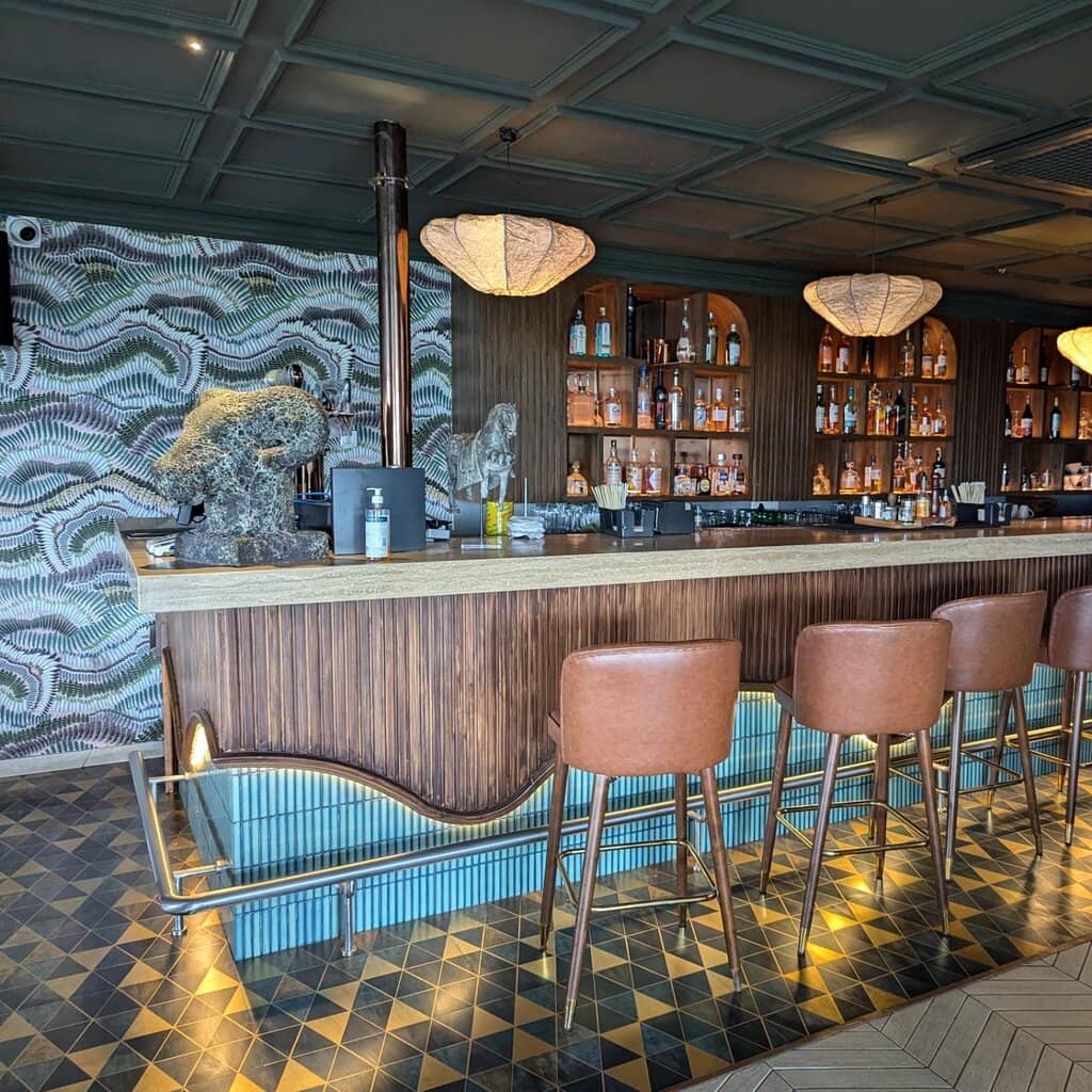 Vibrant Rooftop Ambiance