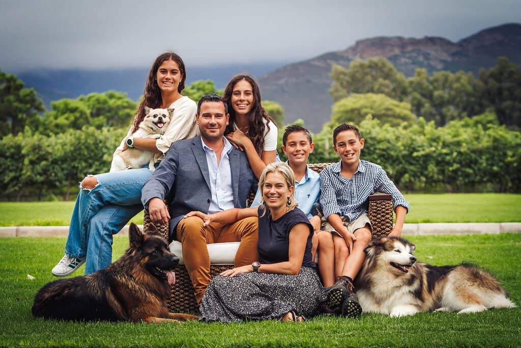 Canvas deVine Art Gallery