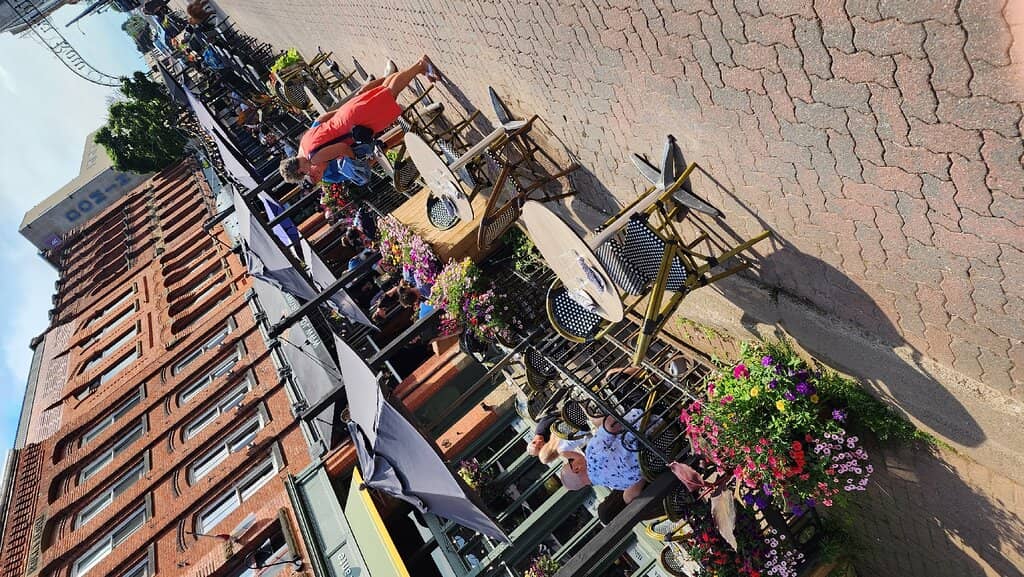 Live Music & Entertainment