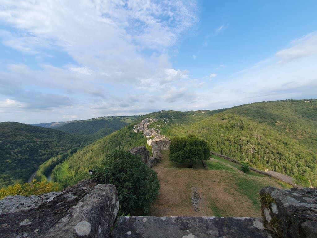 Strategic Defensive Walls