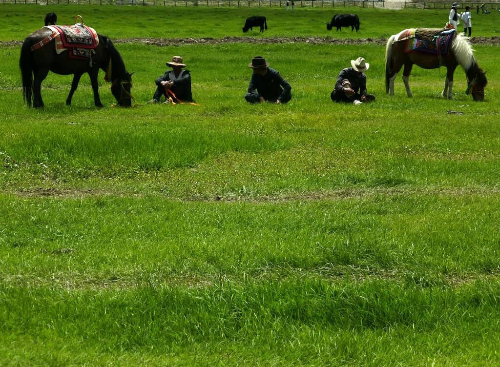Local Minority Dress Photos