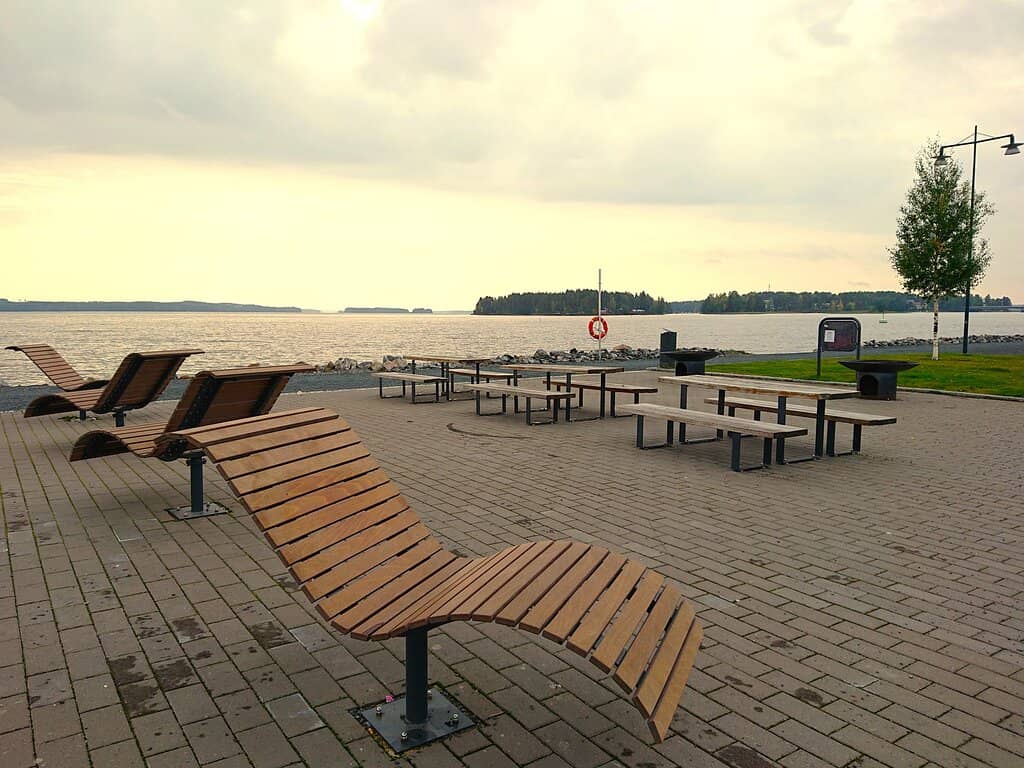 Lakeside Ambiance