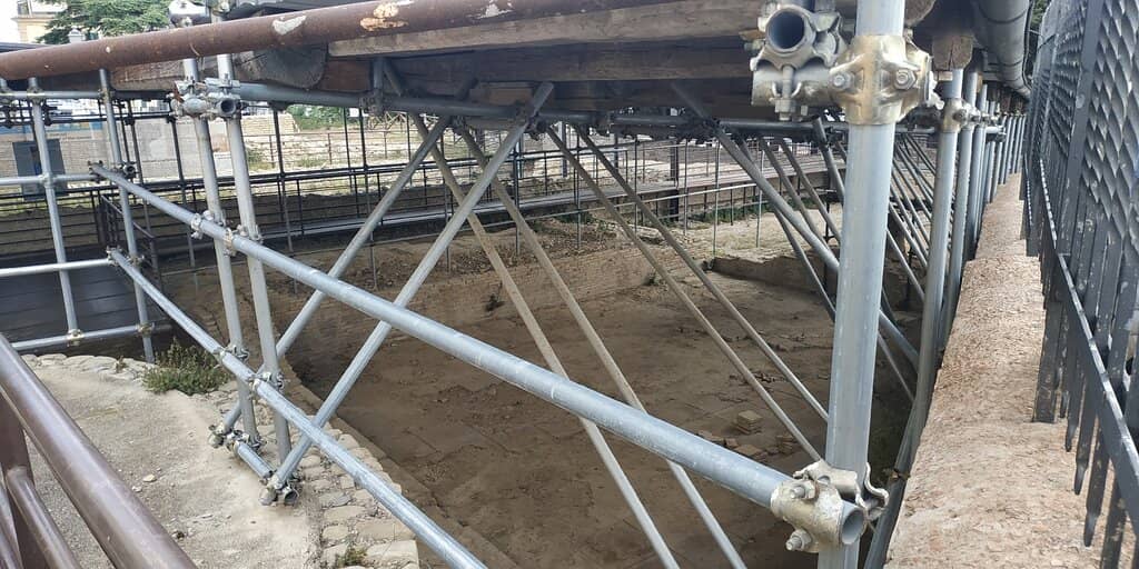 Largest Thermal Complex